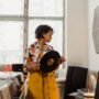 8 Hobi Menyenangkan bagi Para Introvert yang Lebih Nyaman di Rumah, Sesuai Teori Psikologi