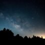 8 Pemandangan Langit Malam Akan Mengagumkan di April 2025, Termasuk Hujan Meteor