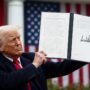 Trump Bersiap Mengurangi Tarif Impor terhadap China