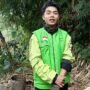 Pengemudi Ojol Bandung Kreatif Atasi Jalanan Rusak dengan Aspal Bekas, Semua Dilakukan Sendiri Bermodalkan Ilmu dari YouTube
