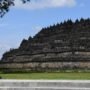 Prabowo dan Macron di Borobudur: Petualangan Mengeksplorasi Candi dengan Stairlift dan Menyentuh Patung Buddha