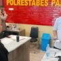 Pelanggan minta top up GoPay Rp15 juta, Penjaga konter kaget plastik isiannya penuh tumpukan kertas
