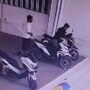Tendangan Karyawan Minimarket Surabaya Buat Pencuri Kalah, Honda Scoopy Terhindar Serangan