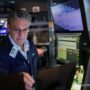 Wall Street Jatuh Akibat Ancaman Tarif Trump, Ketidakpastian Pasar Memburuk