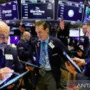 Wall Street Menguat Secara Halus, Investor Menanti Data Perdagangan