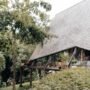 Rumah Kayu Elegan: Tempat Tinggal yang Menyatu dengan Alam