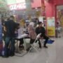 Pengunjung Semangat Datangi Layanan Kesehatan Gratis di AZKO Pondok Cabe