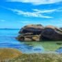 Sensasi Berenang di Laut: Eksplore 5 Pantai Natural Sungailiat dengan Air Jernih dan Pasir Putih Terbaik 2025