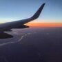 Seri Jet Lag: Apa Yang Lebih Baik? Tidur di Pesawat atau Tetap Terjaga?